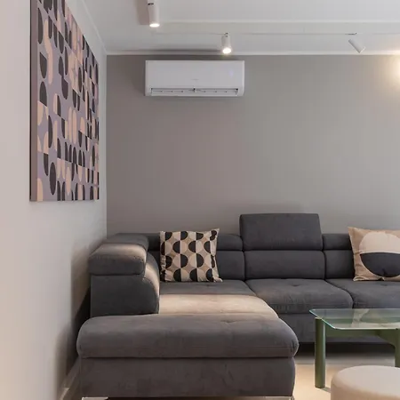 Lemon Tree Apartment *